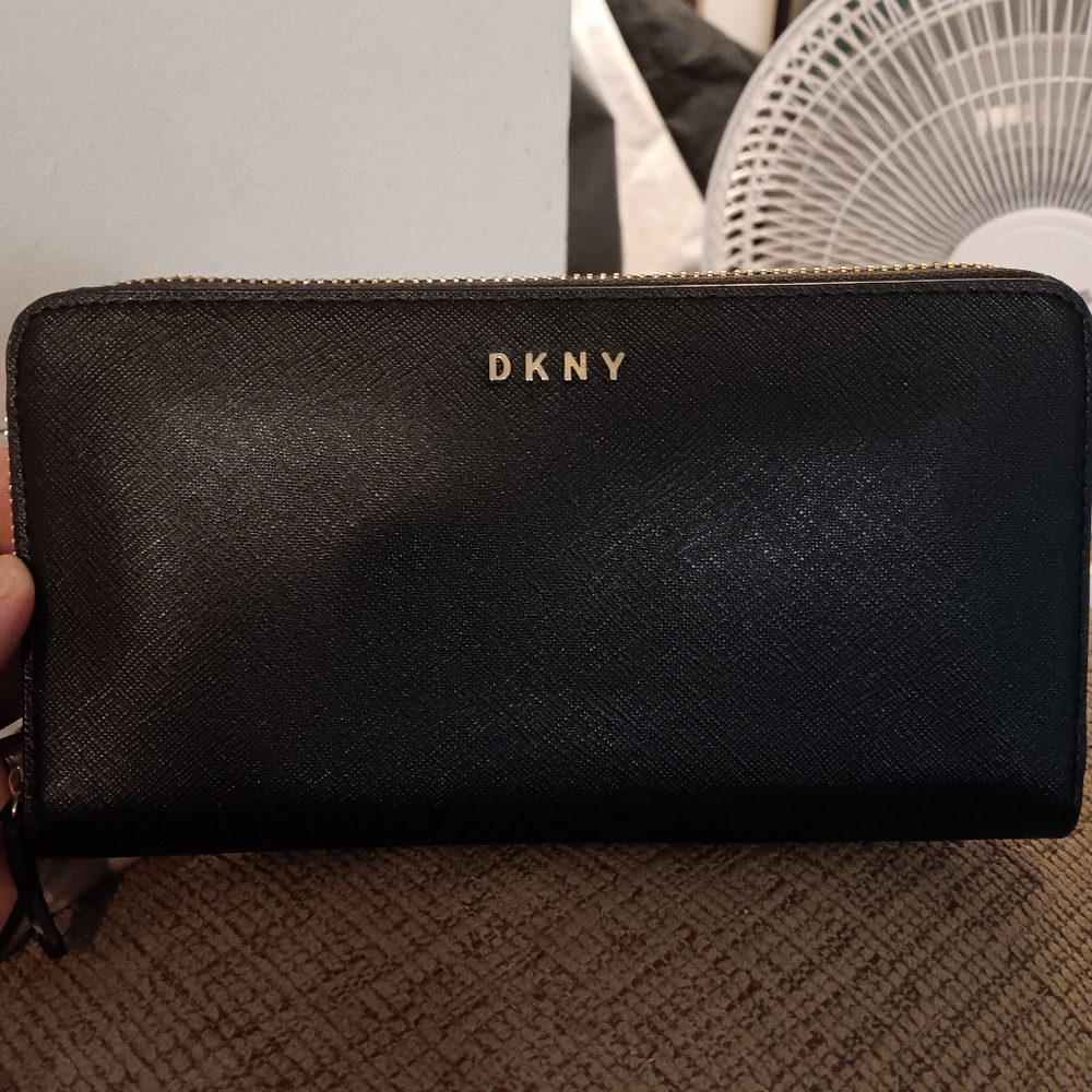 NWT DKNY Wallet Zip Around